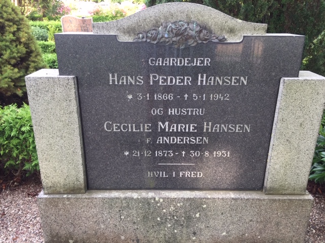 Cecilie og Hans Peder Hansens gravsten på Femø kirkegård